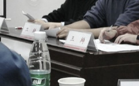 辩论赛路遇老人摔倒扶不扶