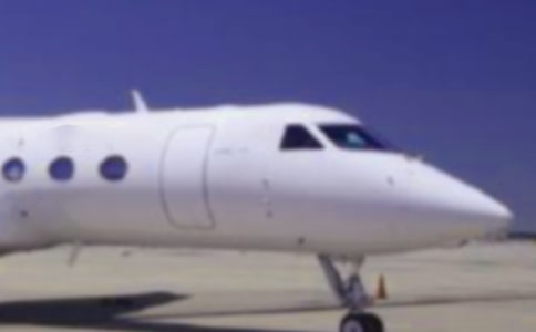 �ɻ����и߶��Ƕ���