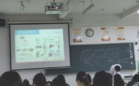 上课手机玩自拍的保证书范文