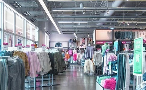 受极大欢迎的“大号”服装店