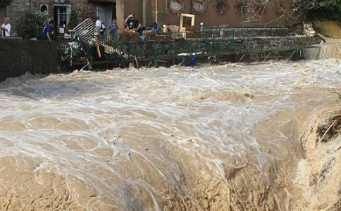 浅谈防洪水利工程生态护坡技术及使用注意事项