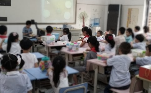 初中生开学了黑板报