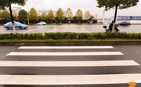 �Զ��������Զ����е��ǲ�����ת�������鷽��̽��