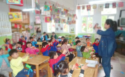 幼儿园大班的说课稿《沉与浮》